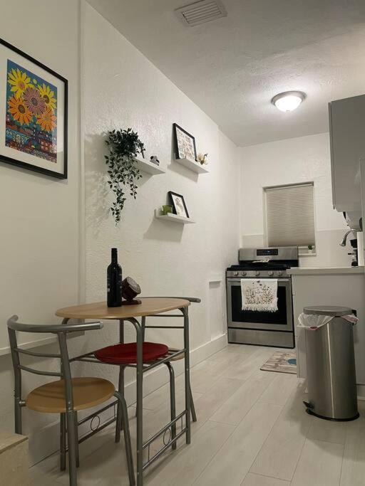 Comfortable Modern Apartment- Central Location. マイアミ エクステリア 写真